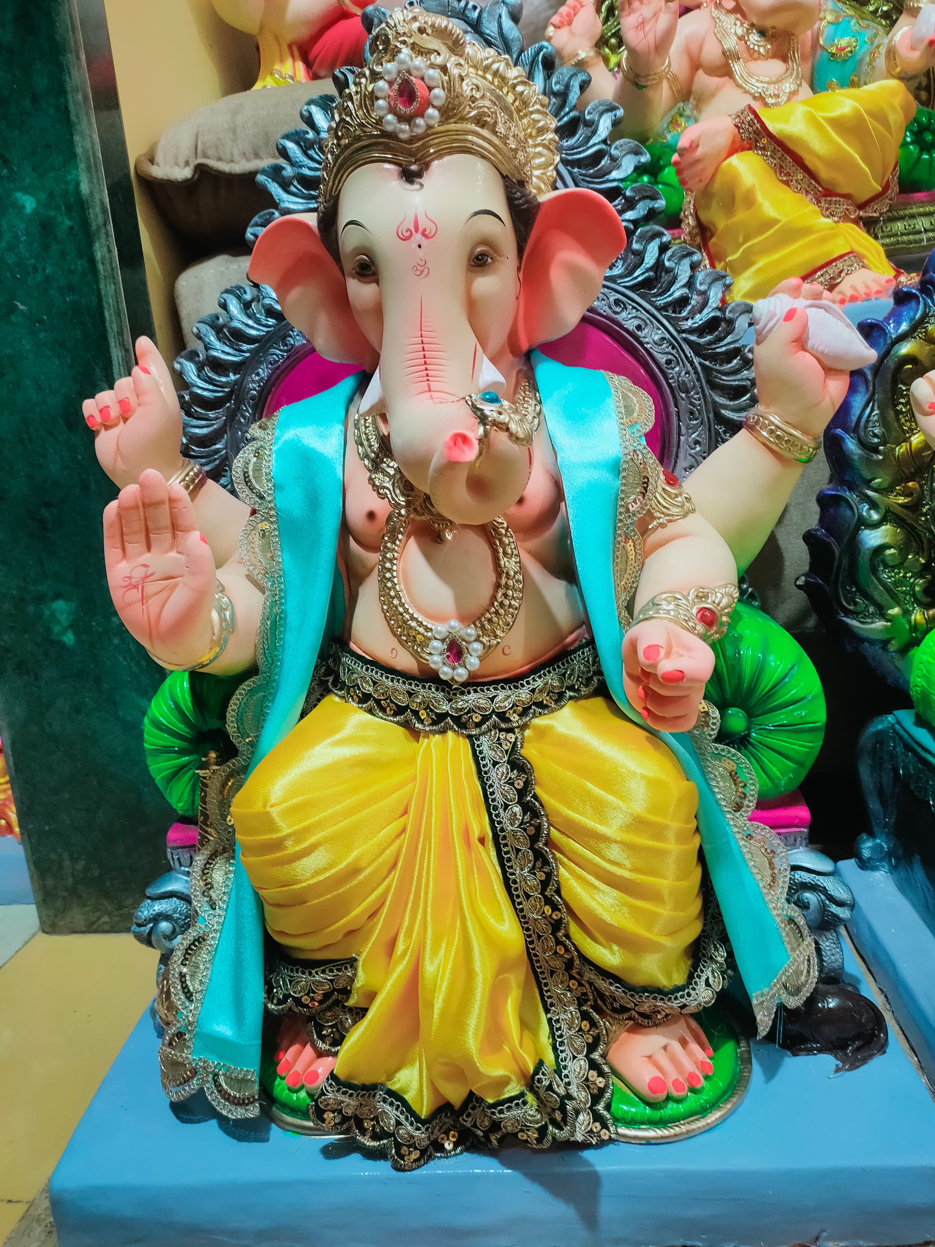 Ganesh Murti G200-02 - 2 FT